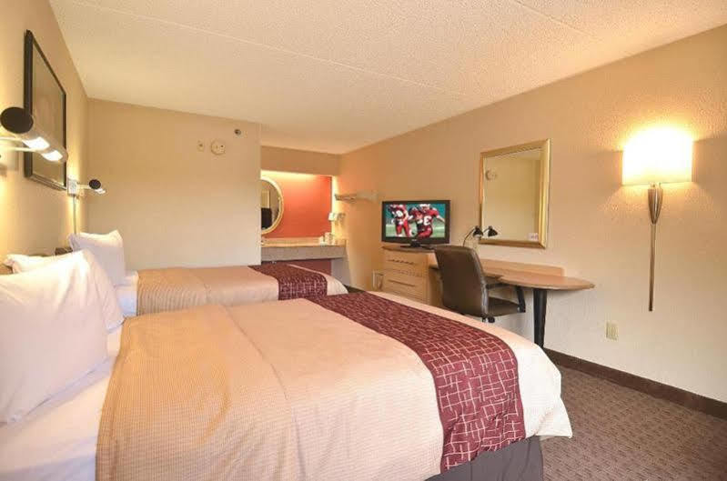 レッド ルーフ イン セント クレアズビル ホイーリング ウエスト St. Clairsville エクステリア 写真